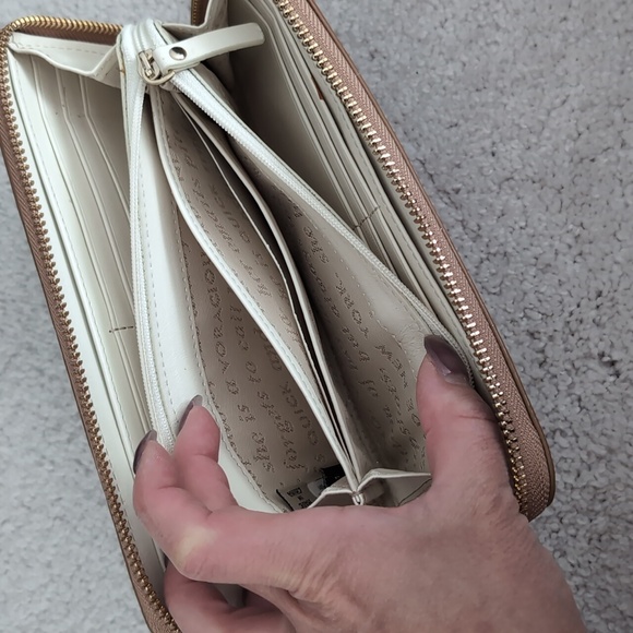 Kate Spade wallet - Picture 4 of 10